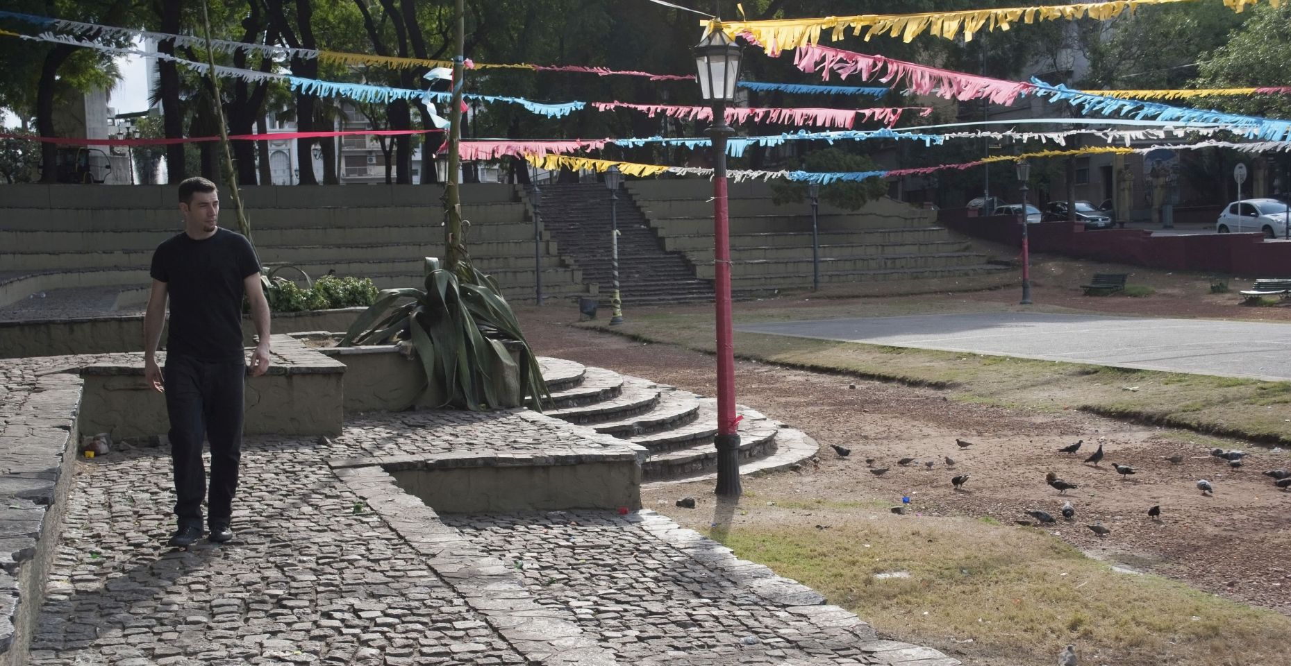 Chamuyando bajito Lezama